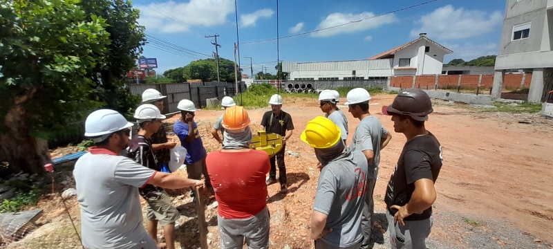 Gruas Brasil promove união e excelência no setor da construção